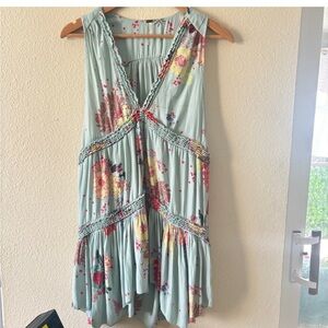 FREE PEOPLE Floral Mini Dress; purchased on here but never wore. Adorable top